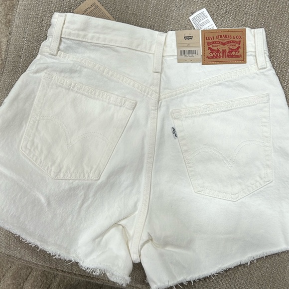 Women's Levi's® High waisted Mom shorts - Picture 5 of 6